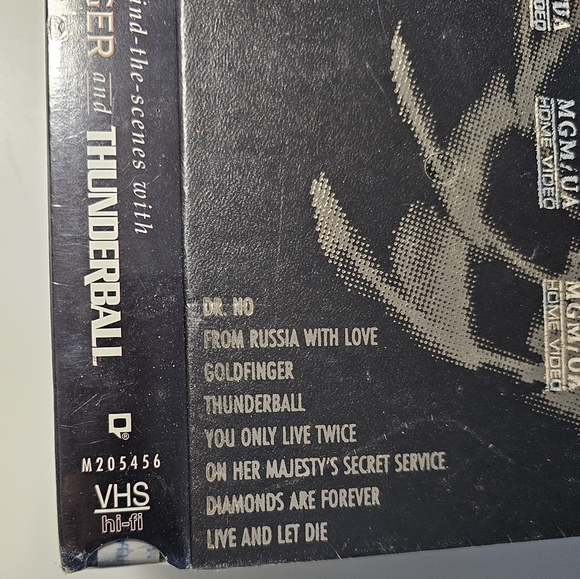 James Bond 007 Deluxe Edition Bond 007 Gift Set - Picture 13 of 16